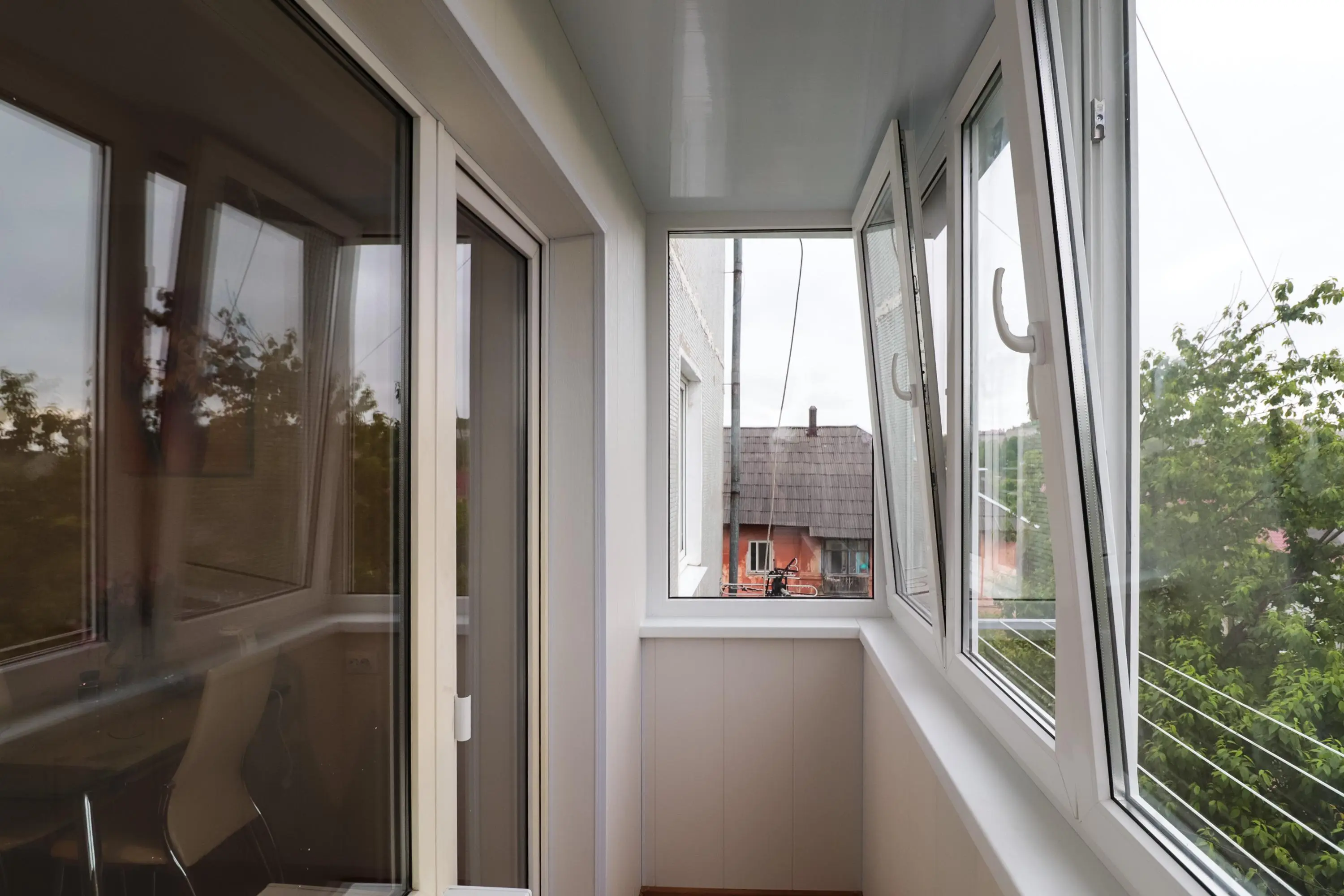 Отделка балкона